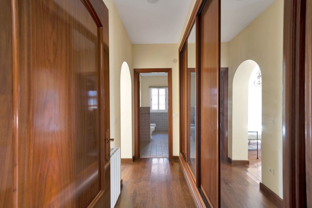 4 bedroom Villa for sale in Marbella - € 1,395,000 (Ref: 9144674)