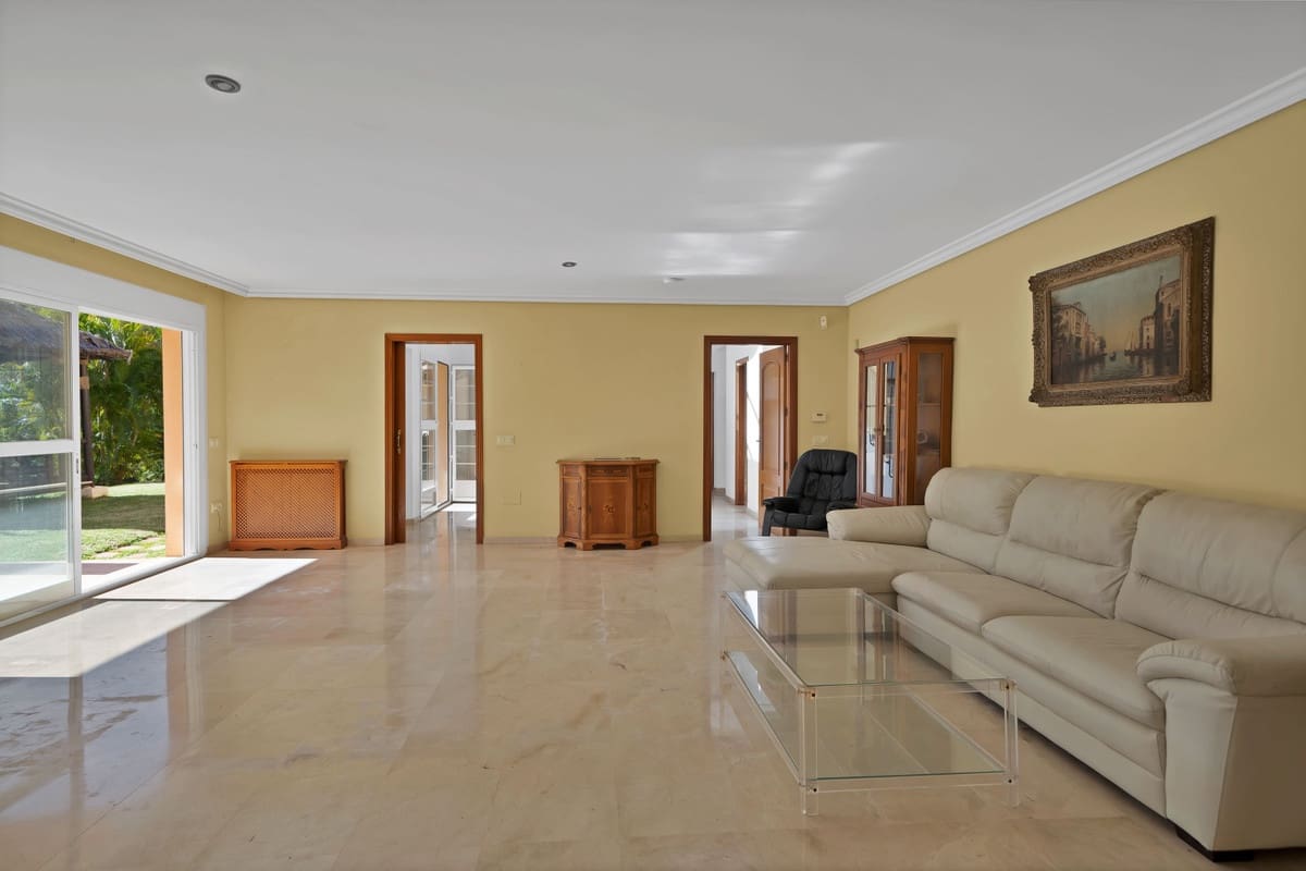 4 bedroom Villa for sale in Marbella - € 1,395,000 (Ref: 9144674)