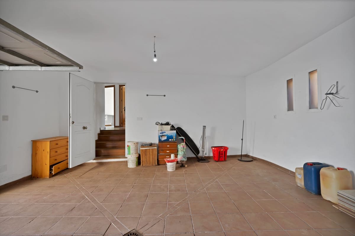 4 bedroom Villa for sale in Marbella - € 1,395,000 (Ref: 9144674)