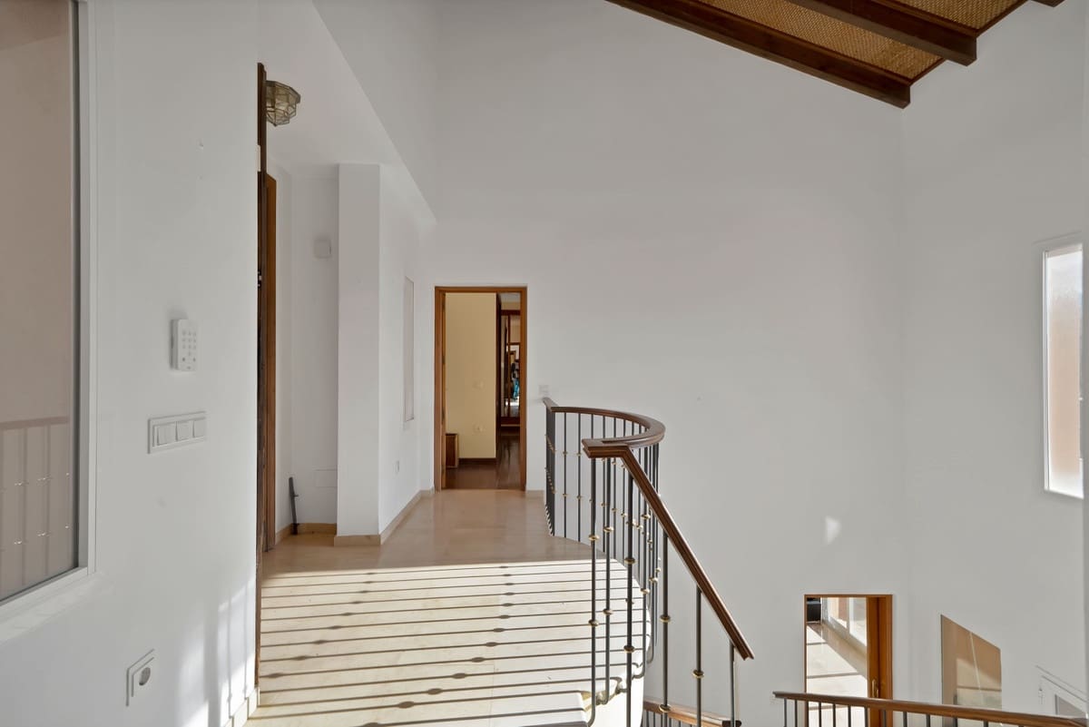 4 bedroom Villa for sale in Marbella - € 1,395,000 (Ref: 9144674)