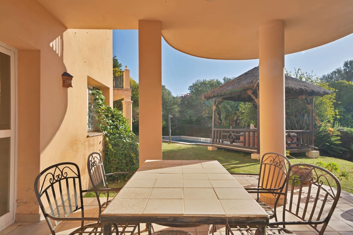 4 bedroom Villa for sale in Marbella - € 1,395,000 (Ref: 9144674)