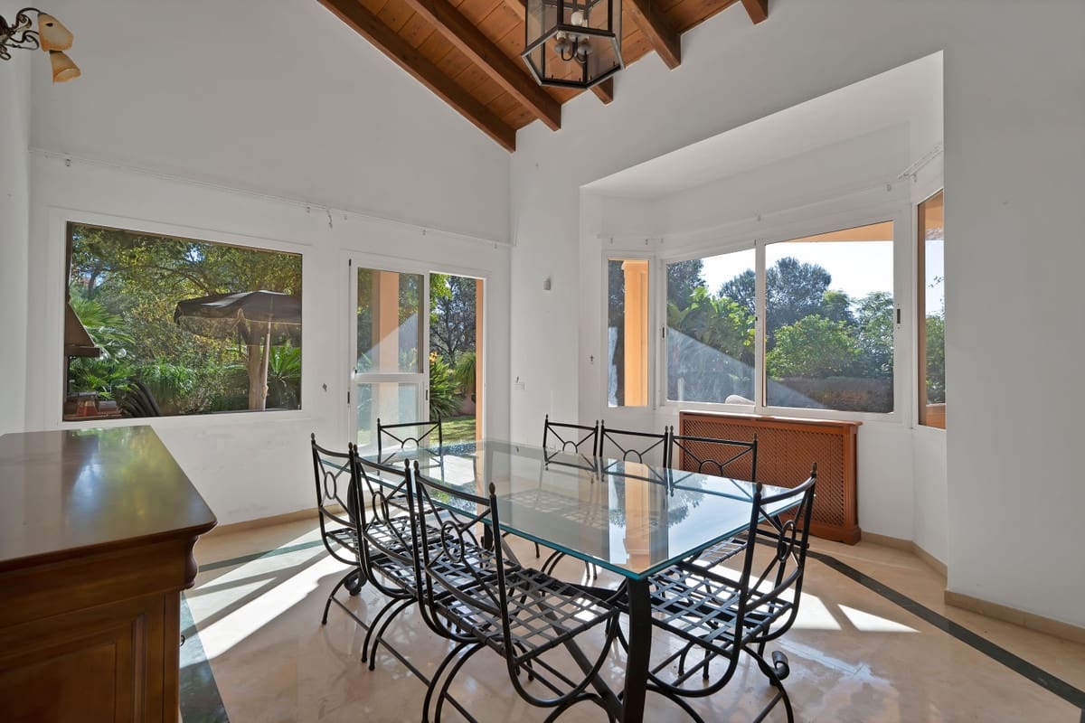 4 bedroom Villa for sale in Marbella - € 1,395,000 (Ref: 9144674)