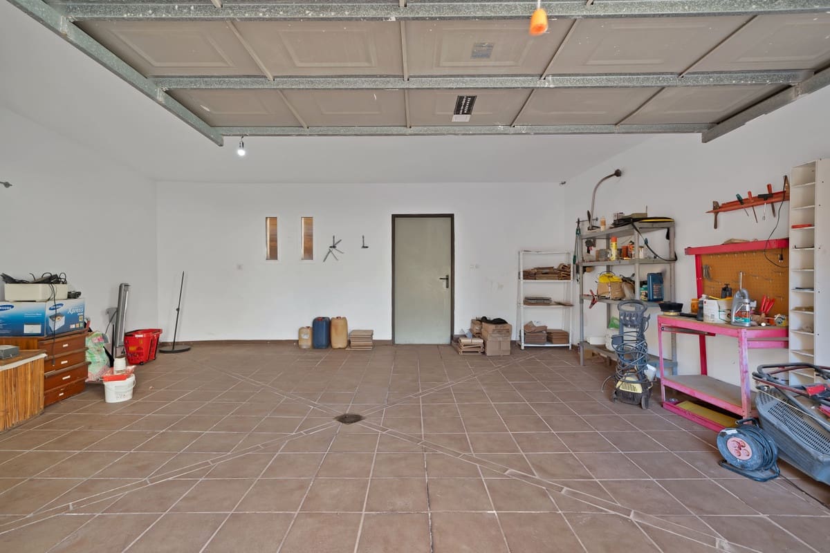 4 bedroom Villa for sale in Marbella - € 1,395,000 (Ref: 9144674)