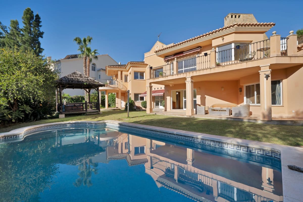4 bedroom Villa for sale in Marbella - € 1,395,000 (Ref: 9144674)