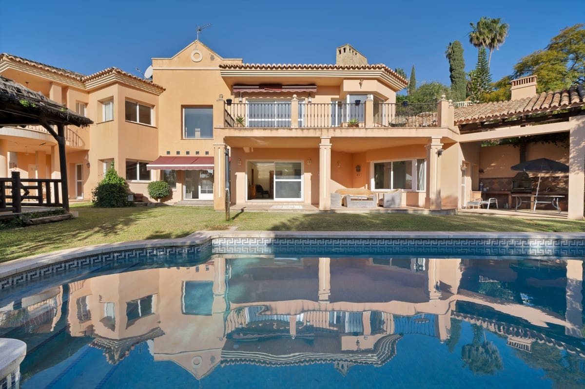 4 bedroom Villa for sale in Marbella - € 1,395,000 (Ref: 9144674)