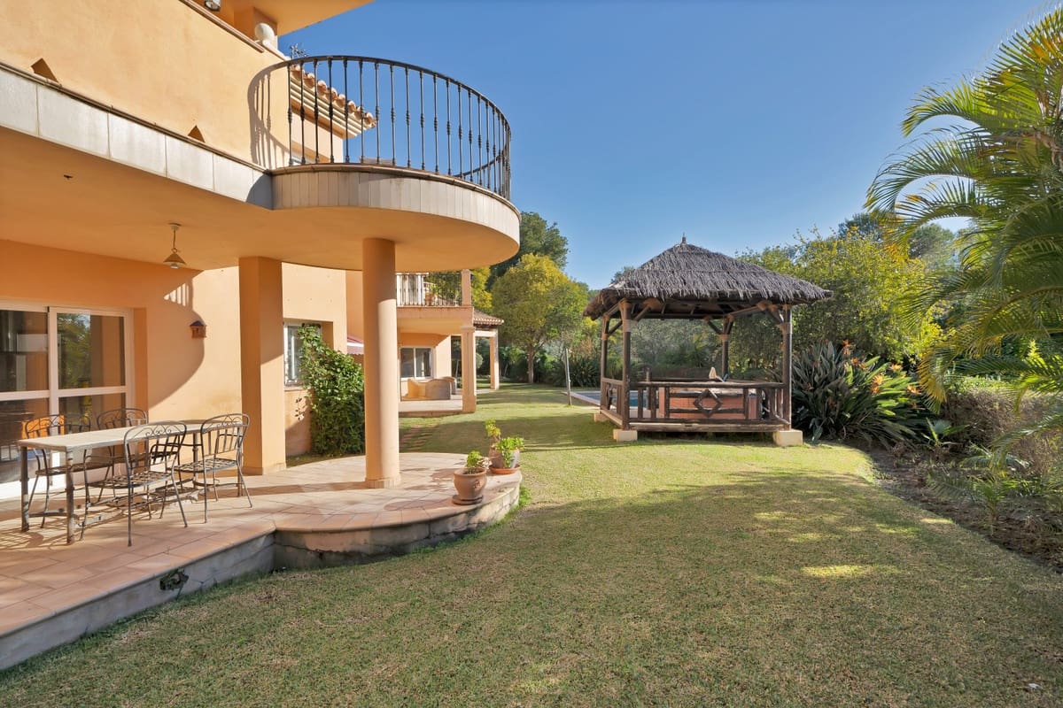 4 bedroom Villa for sale in Marbella - € 1,395,000 (Ref: 9144674)