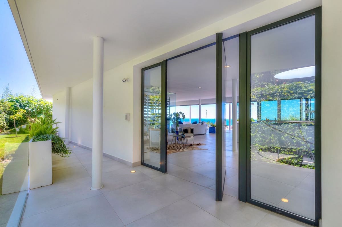 5 bedroom Villa for sale in Fuengirola with garage - € 4,500,000 (Ref: 9144995)