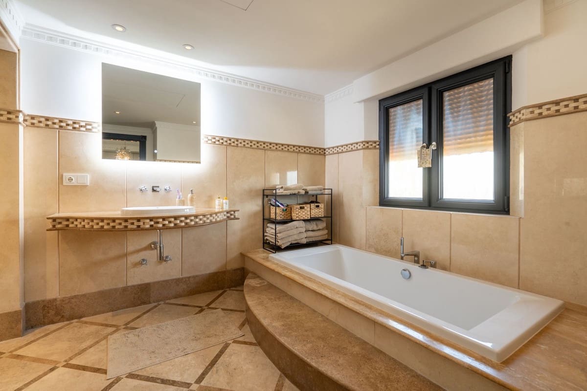 5 sypialnia Willa na sprzedaż w La Cala de Mijas z garażem - 3 650 000 € (Ref: 9144997)