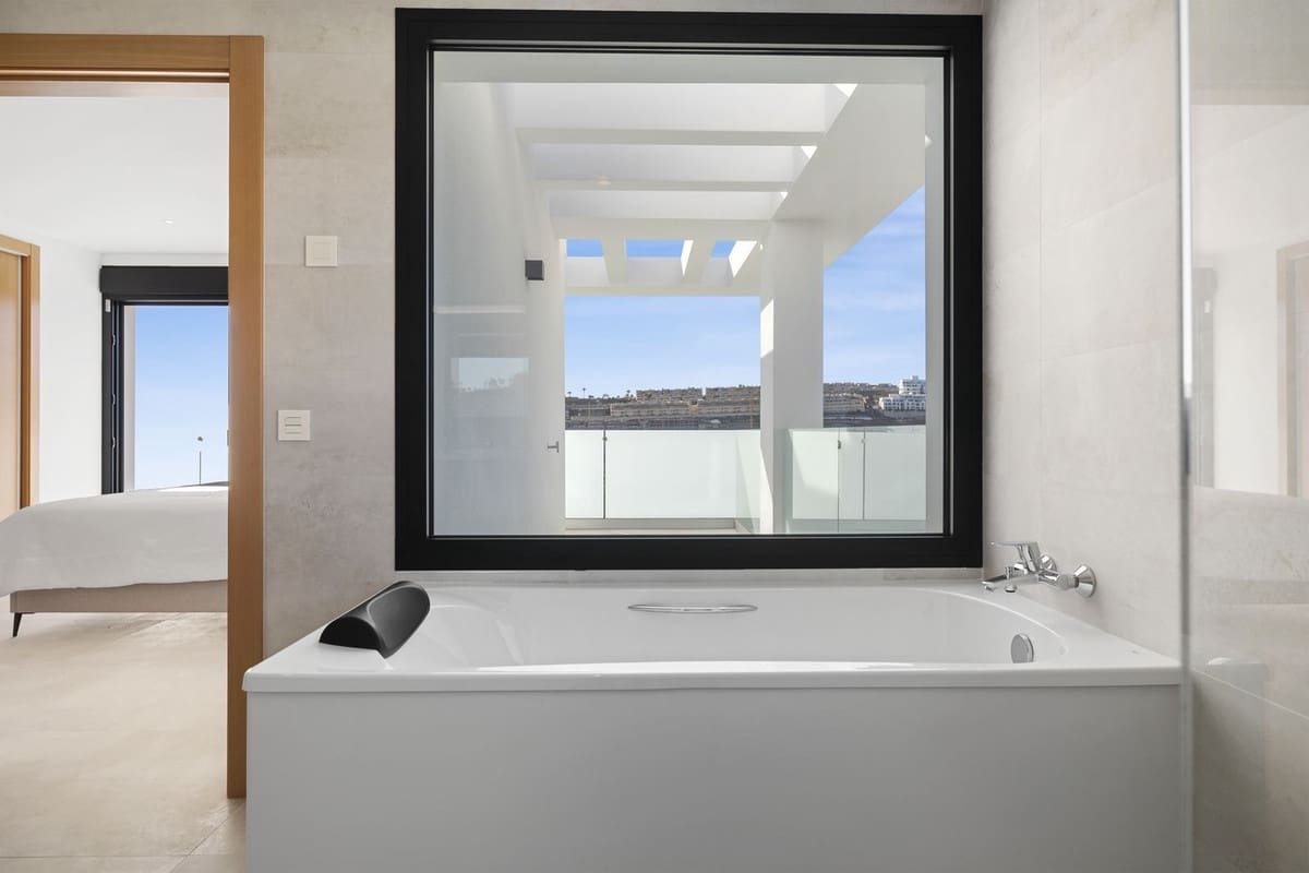 Chalet de 6 habitaciones en La Cala de Mijas en venta - 2.650.000 € (Ref: 9145002)