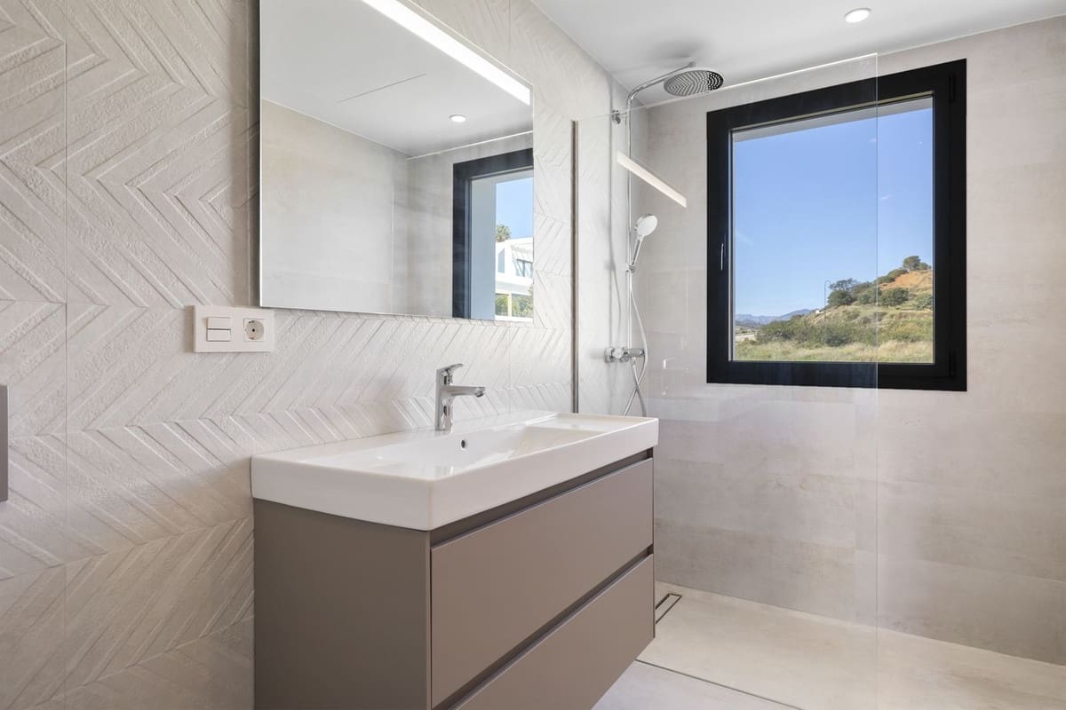 Chalet de 6 habitaciones en La Cala de Mijas en venta - 2.650.000 € (Ref: 9145002)