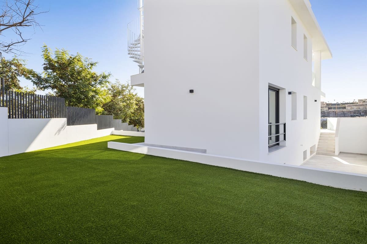 Chalet de 6 habitaciones en La Cala de Mijas en venta - 2.650.000 € (Ref: 9145002)