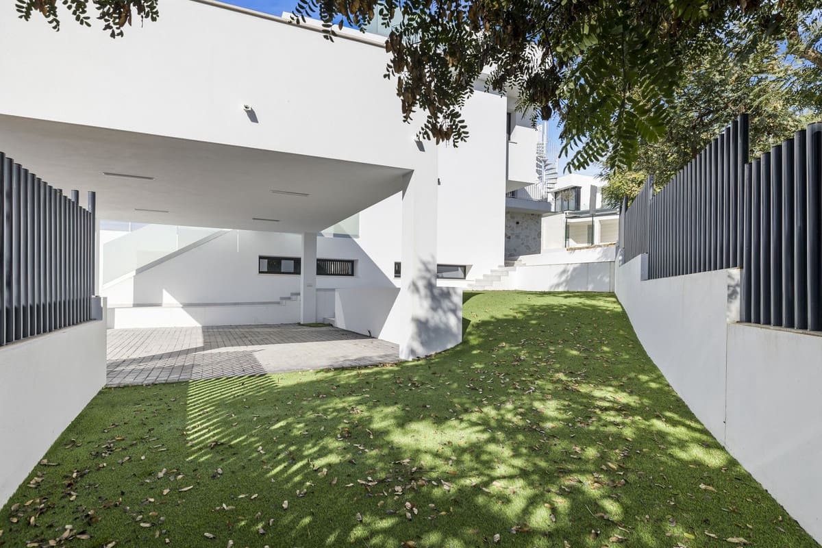 Chalet de 6 habitaciones en La Cala de Mijas en venta - 2.650.000 € (Ref: 9145002)