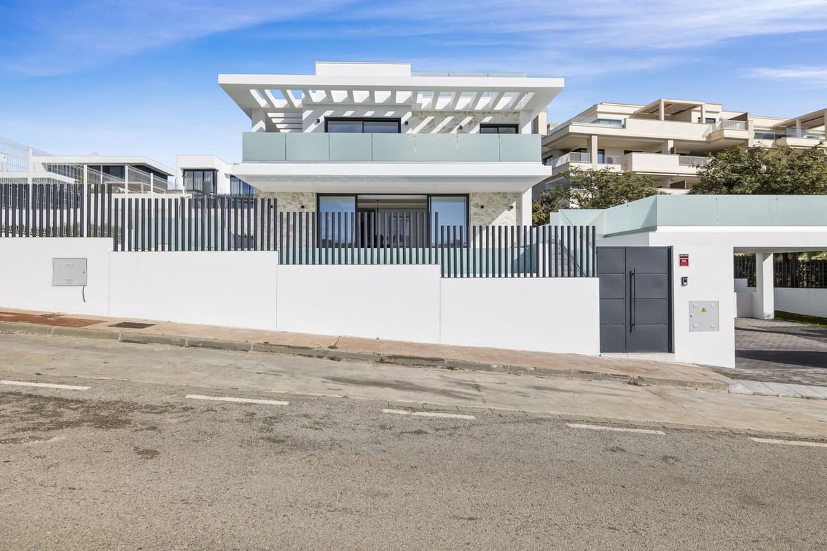 Chalet de 6 habitaciones en La Cala de Mijas en venta - 2.650.000 € (Ref: 9145002)