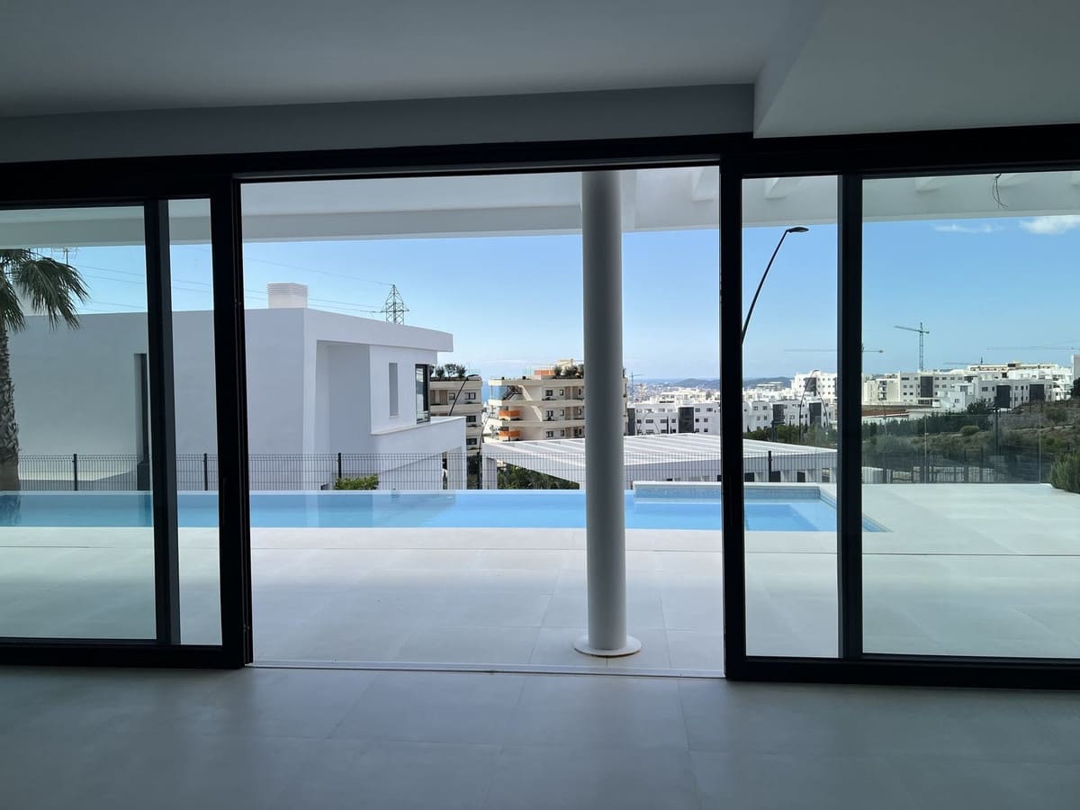 Chalet de 4 habitaciones en Fuengirola en venta - 1.755.000 € (Ref: 9145007)