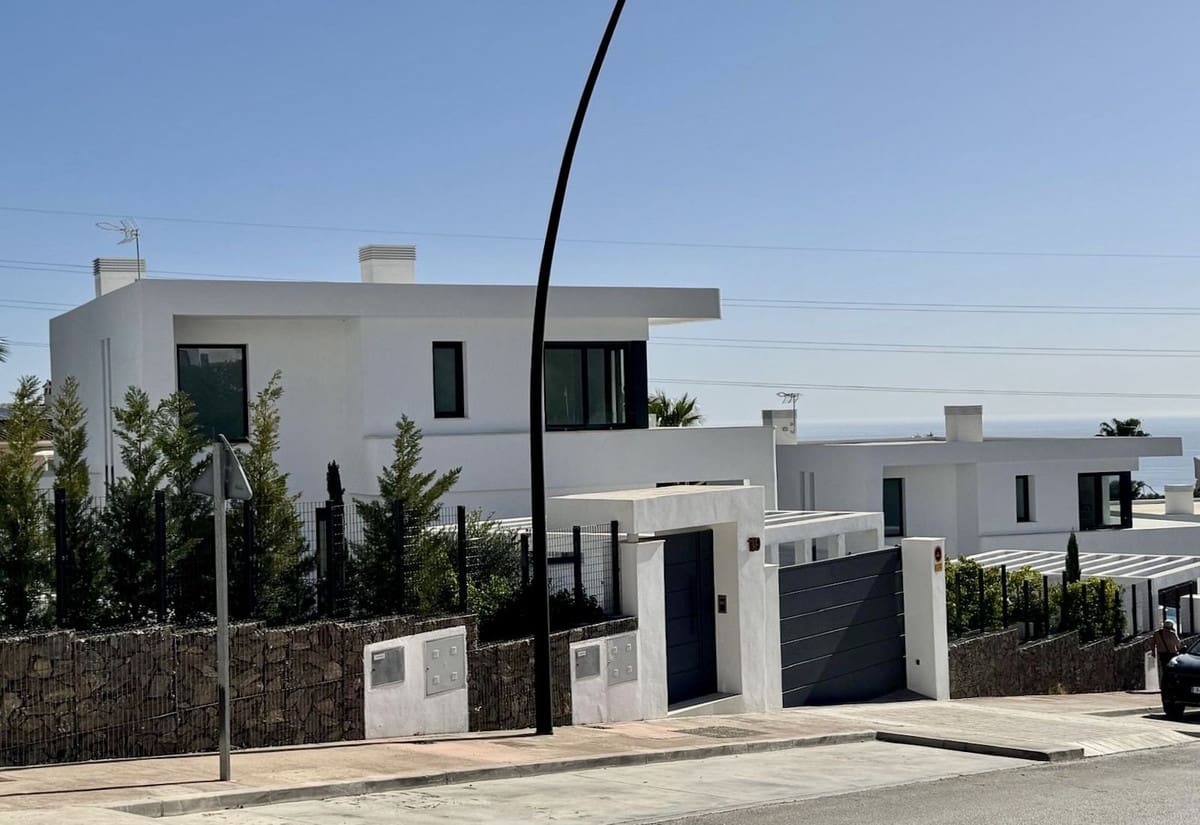 Chalet de 4 habitaciones en Fuengirola en venta - 1.755.000 € (Ref: 9145007)