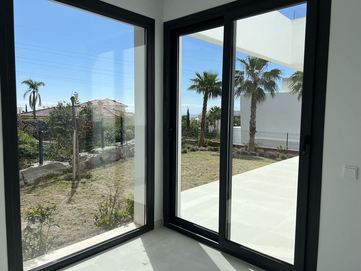 Chalet de 4 habitaciones en Fuengirola en venta - 1.755.000 € (Ref: 9145007)