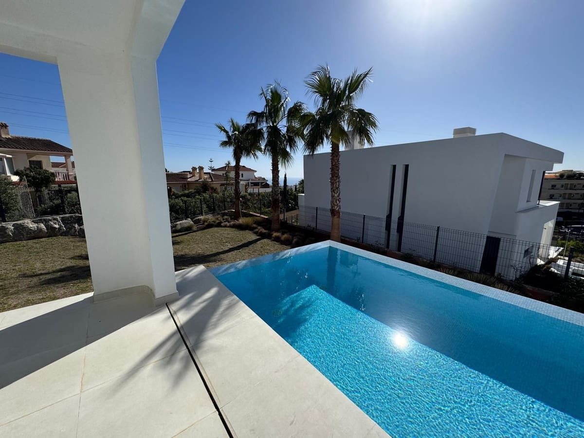 Chalet de 4 habitaciones en Fuengirola en venta - 1.755.000 € (Ref: 9145007)
