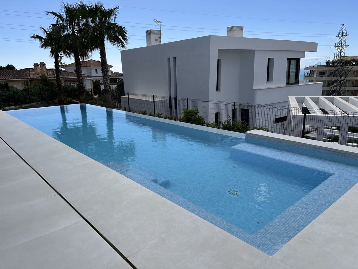 Chalet de 4 habitaciones en Fuengirola en venta - 1.755.000 € (Ref: 9145007)