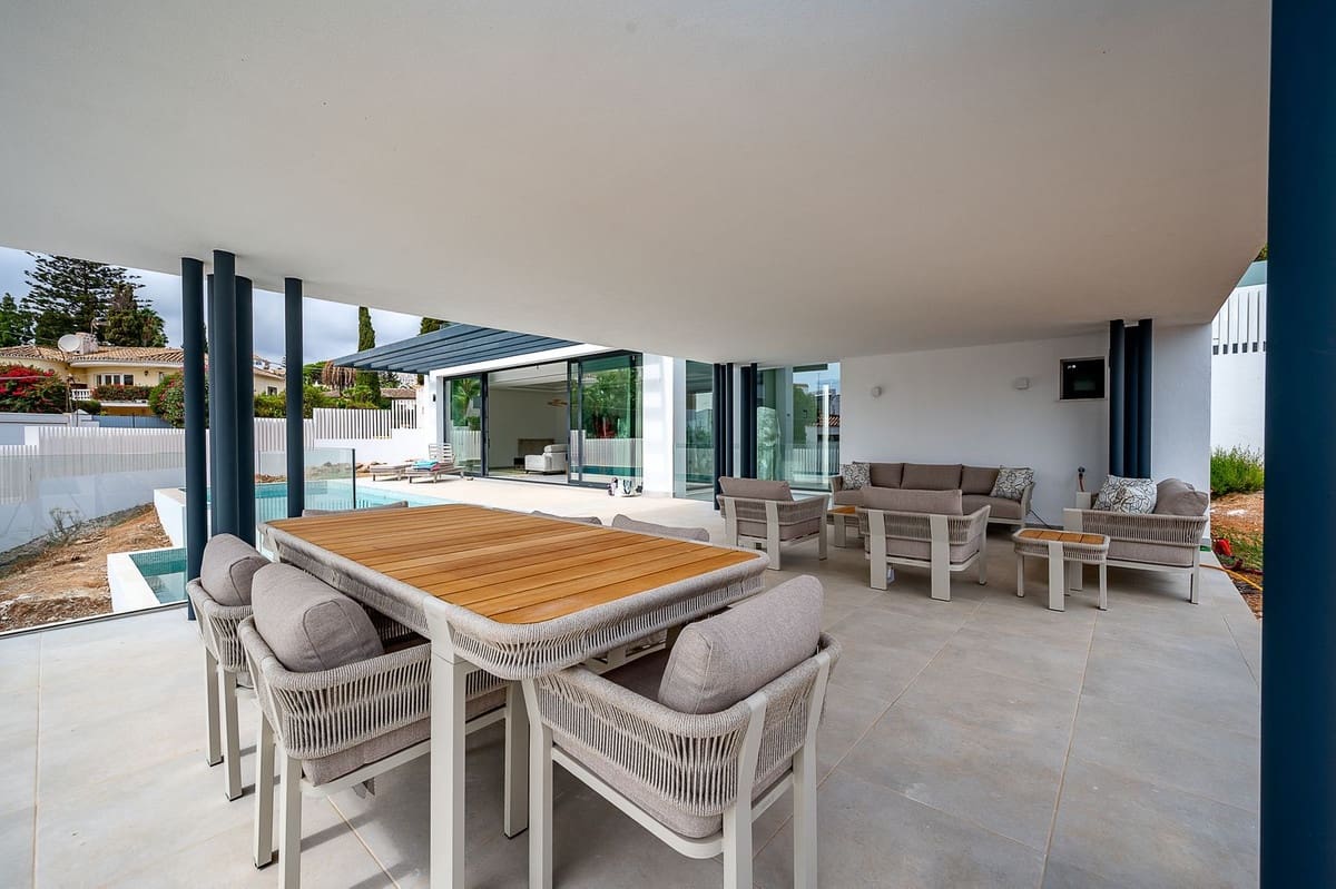 4 soveværelse Villa til salg i El Chaparral med garage - € 1.995.000 (Ref: 9145008)