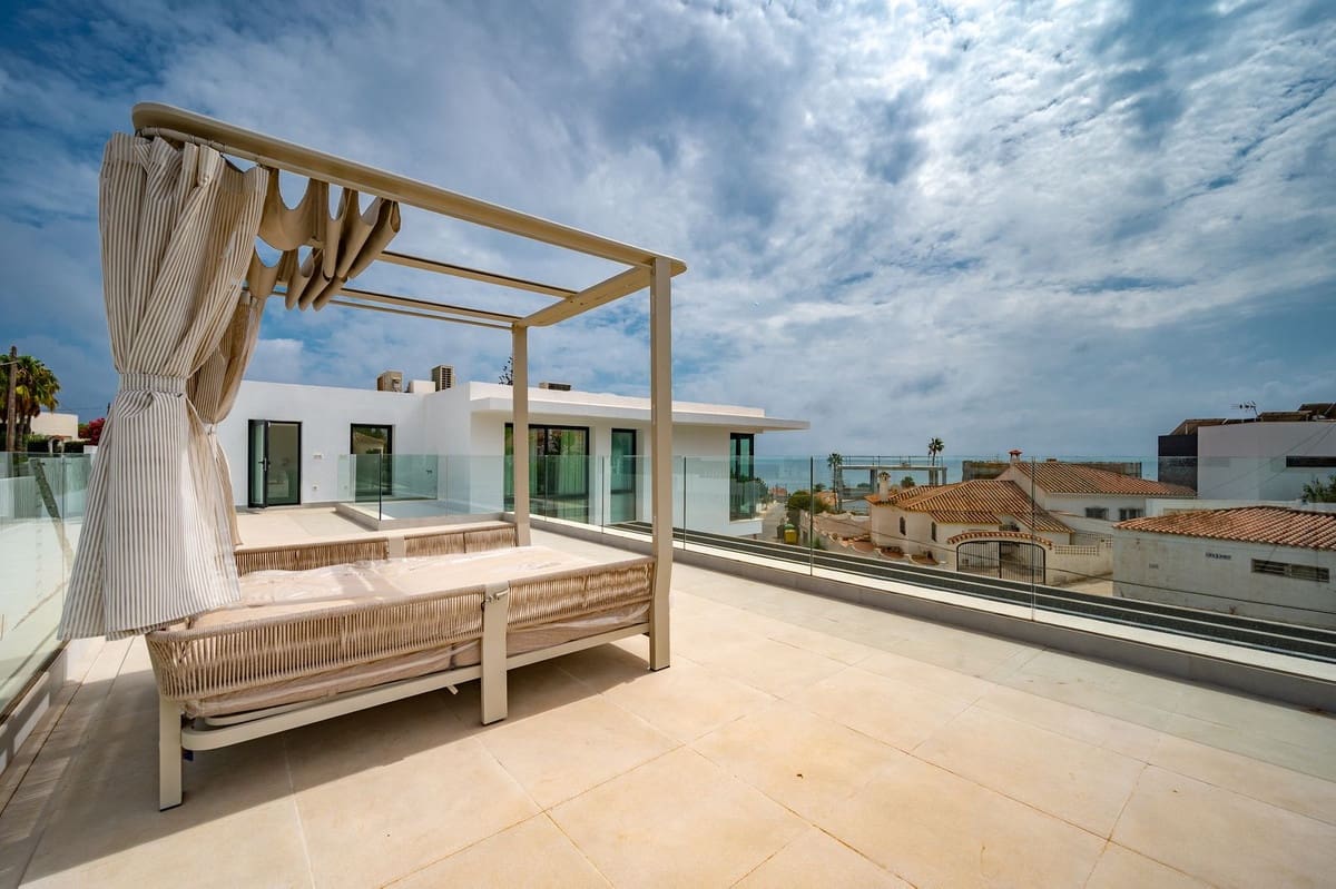 4 soveværelse Villa til salg i El Chaparral med garage - € 1.995.000 (Ref: 9145008)