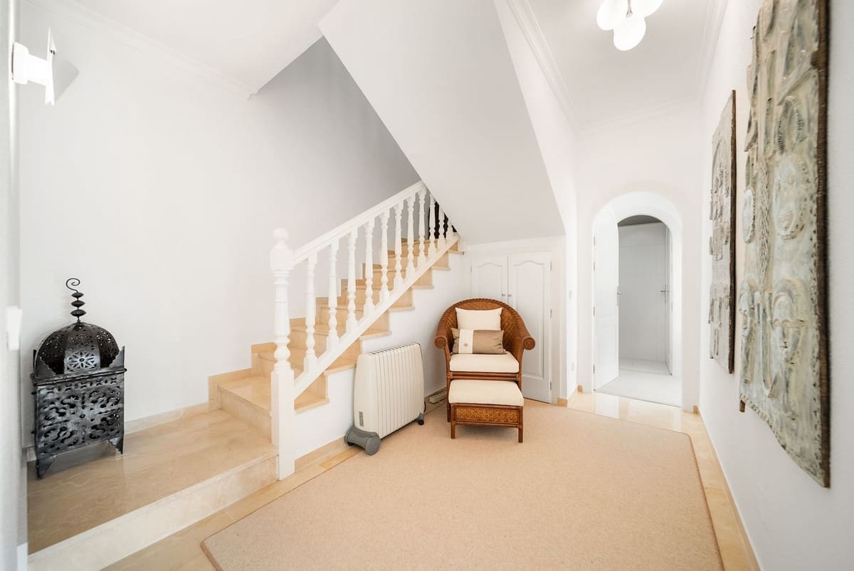 4 soveværelse Villa til salg i El Chaparral med garage - € 1.595.000 (Ref: 9145014)