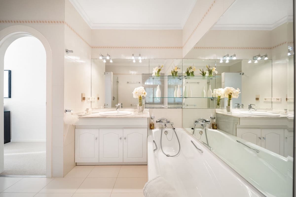 4 soveværelse Villa til salg i El Chaparral med garage - € 1.595.000 (Ref: 9145014)