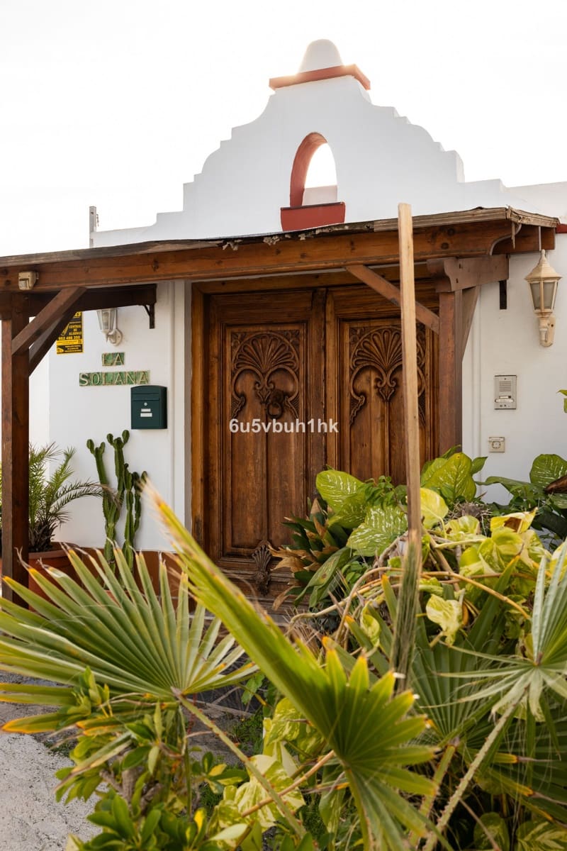 Chalet de 4 habitaciones en El Chaparral en venta - 1.680.000 € (Ref: 9145015)