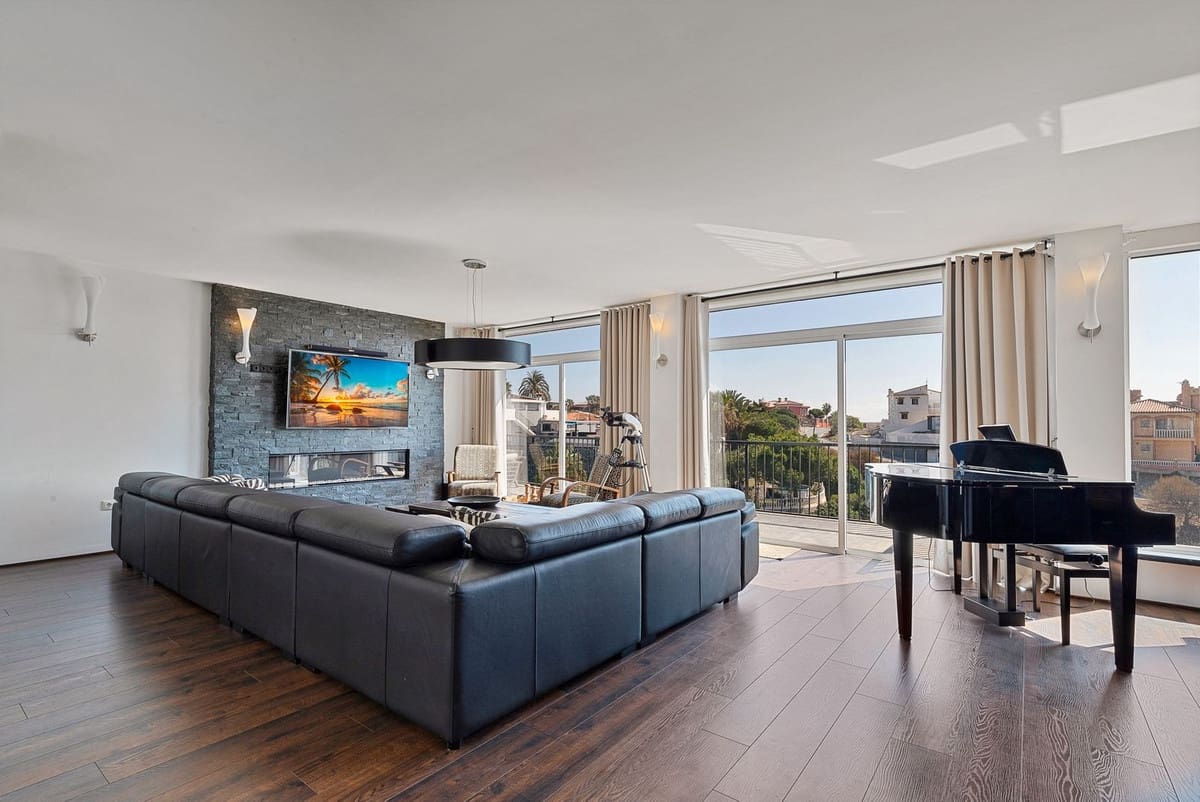 Chalet de 6 habitaciones en Mijas Costa en venta con garaje - 1.625.000 € (Ref: 9145018)