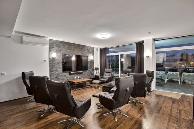 Chalet de 6 habitaciones en Mijas Costa, Mijas en venta con garaje - 1.625.000 € (Ref: 9145018)