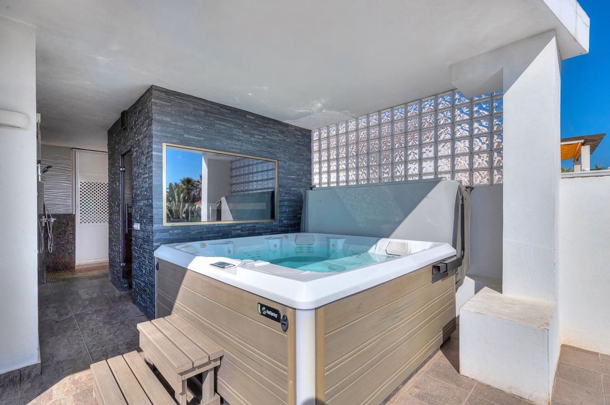 Chalet de 6 habitaciones en Mijas Costa en venta con garaje - 1.625.000 € (Ref: 9145018)