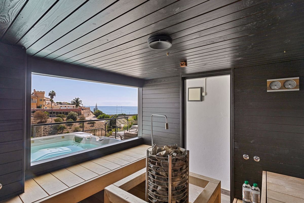 Chalet de 6 habitaciones en Mijas Costa en venta con garaje - 1.625.000 € (Ref: 9145018)