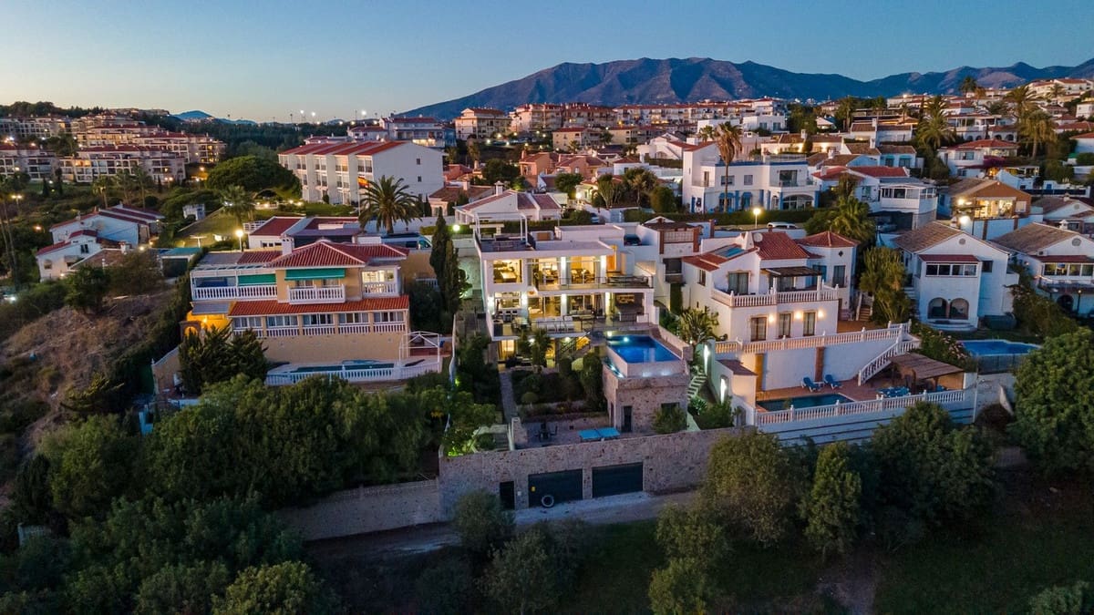 Chalet de 6 habitaciones en Mijas Costa en venta con garaje - 1.625.000 € (Ref: 9145018)