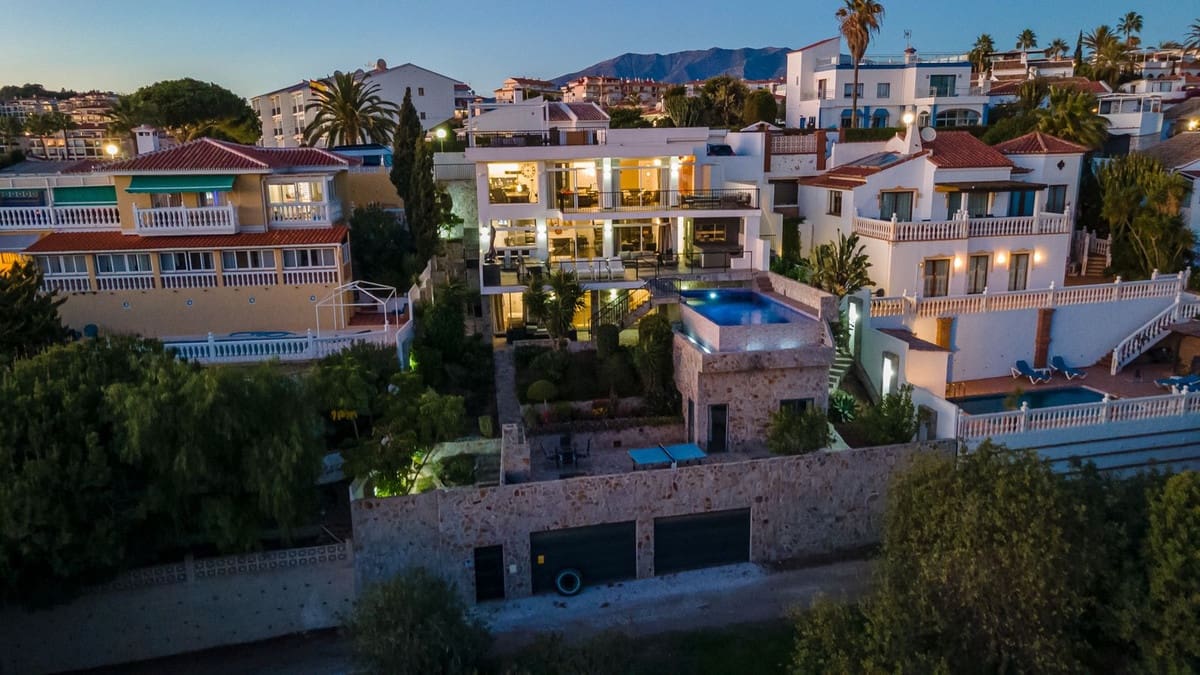 Chalet de 6 habitaciones en Mijas Costa en venta con garaje - 1.625.000 € (Ref: 9145018)