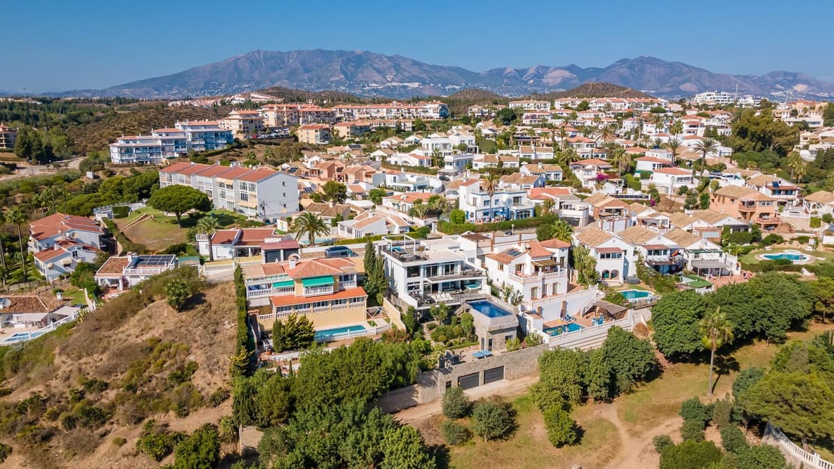 Chalet de 6 habitaciones en Mijas Costa en venta con garaje - 1.625.000 € (Ref: 9145018)