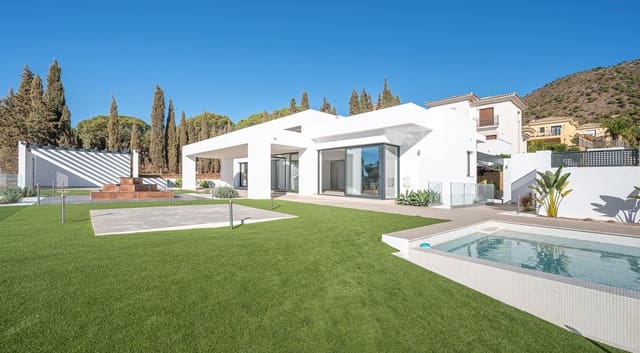 4 makuuhuone Huvila myytävänä paikassa Mijas mukana 
autotalli - 1 500 000 € (Ref: 9145019)
