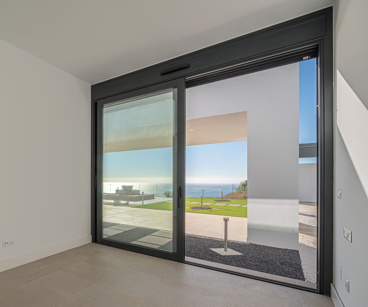 4 bedroom Villa for sale in Mijas with garage - € 1,500,000 (Ref: 9145019)