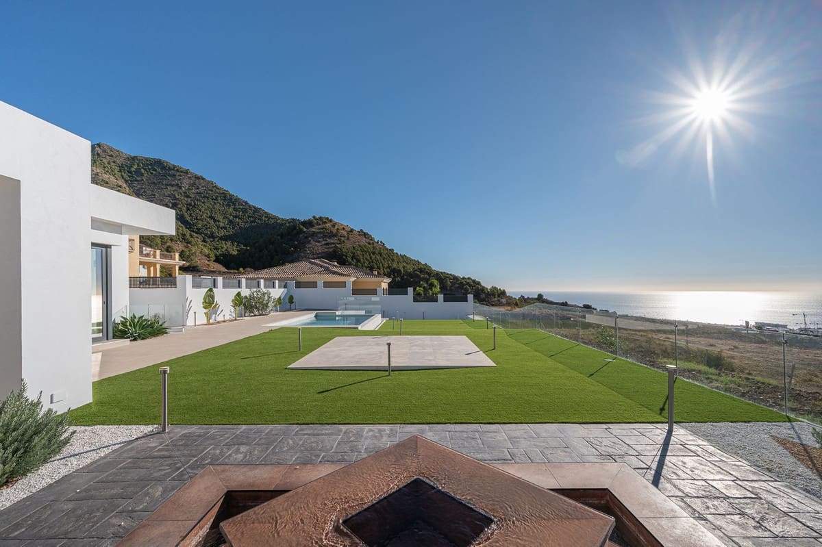 4 bedroom Villa for sale in Mijas with garage - € 1,500,000 (Ref: 9145019)