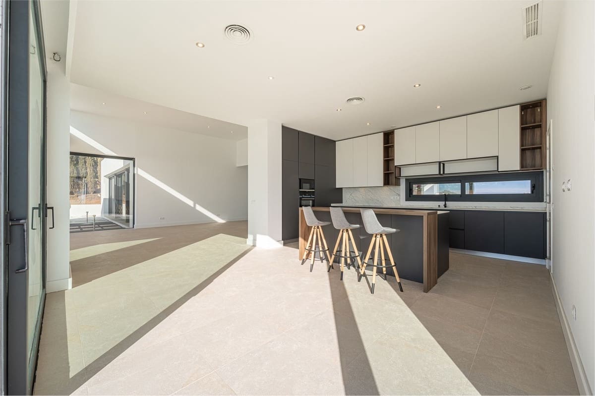 4 bedroom Villa for sale in Mijas with garage - € 1,500,000 (Ref: 9145019)