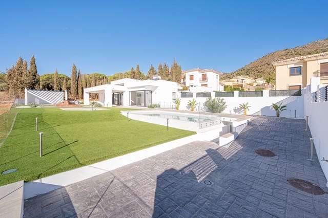 4 makuuhuone Huvila myytävänä paikassa Mijas mukana 
autotalli - 1 500 000 € (Ref: 9145019)