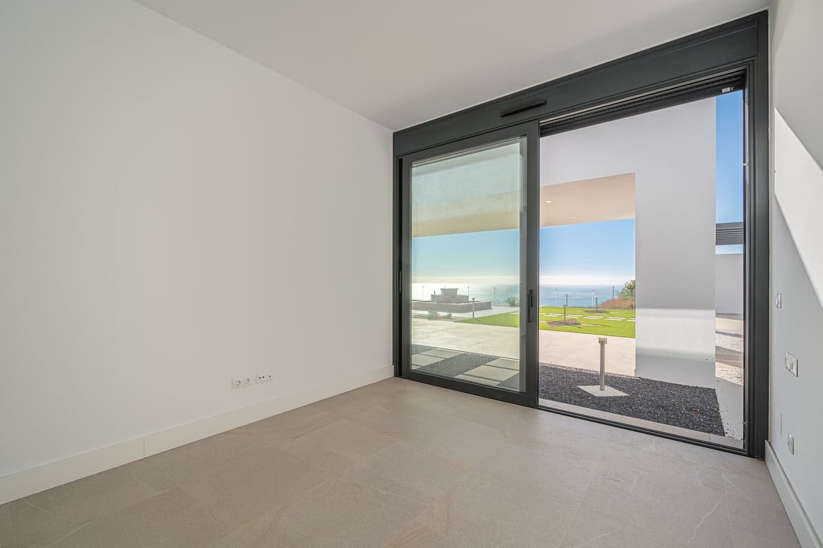 4 bedroom Villa for sale in Mijas with garage - € 1,500,000 (Ref: 9145019)