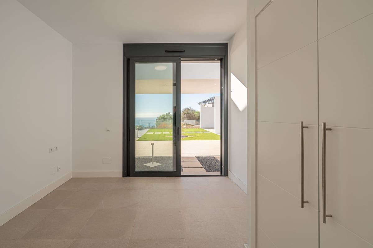 4 bedroom Villa for sale in Mijas with garage - € 1,500,000 (Ref: 9145019)