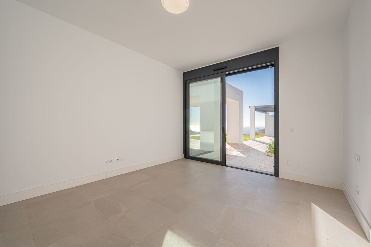 4 bedroom Villa for sale in Mijas with garage - € 1,500,000 (Ref: 9145019)