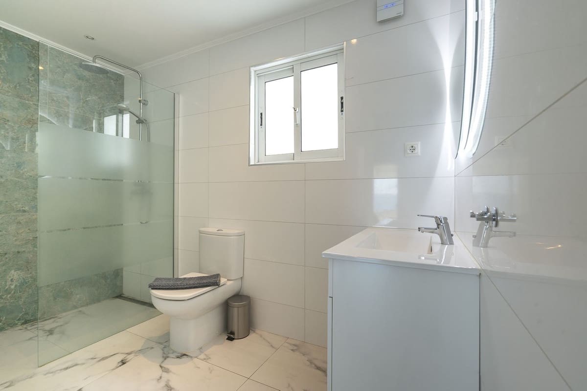 5 makuuhuone Huvila myytävänä paikassa La Cala de Mijas mukana 
autotalli - 1 375 000 € (Ref: 9145026)