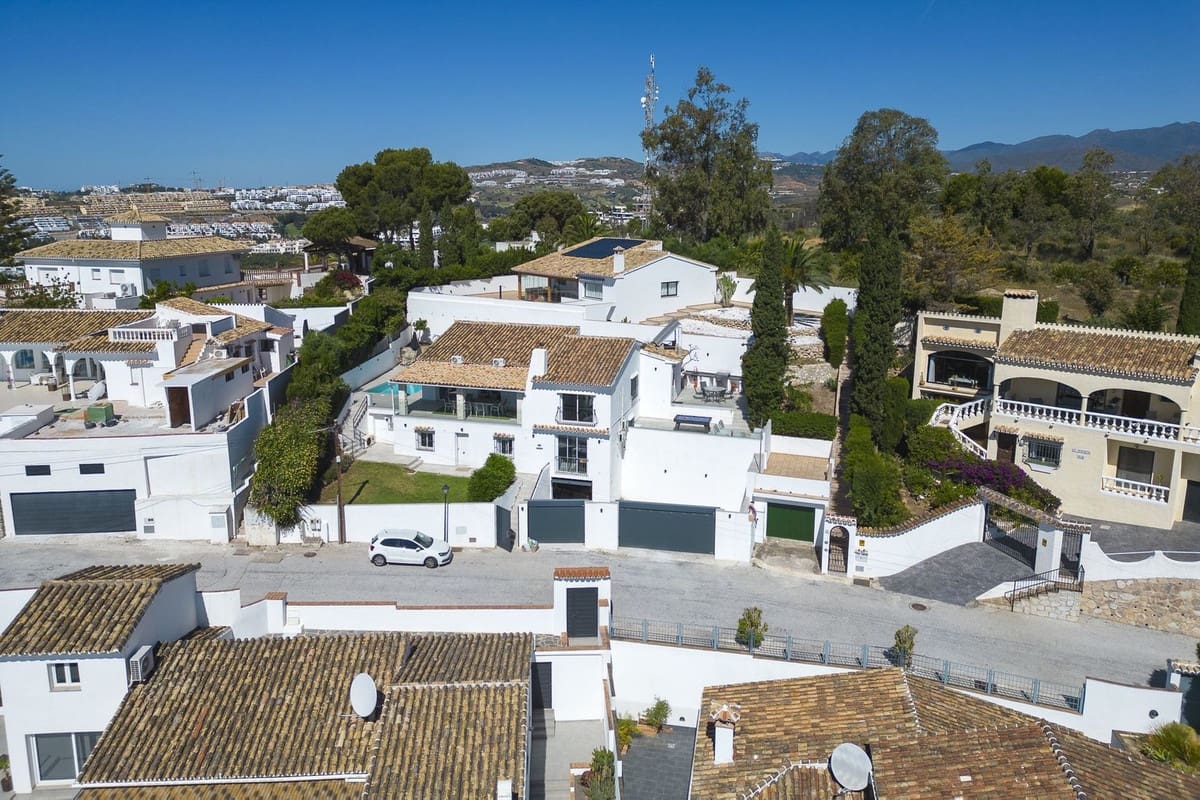 5 makuuhuone Huvila myytävänä paikassa La Cala de Mijas mukana 
autotalli - 1 375 000 € (Ref: 9145026)