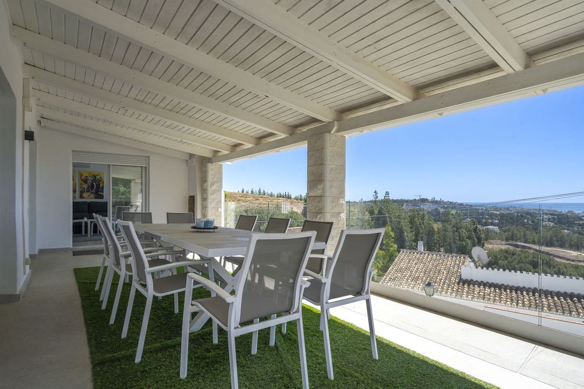 5 bedroom Villa for sale in La Cala de Mijas with garage - € 1,425,000 (Ref: 9145026)