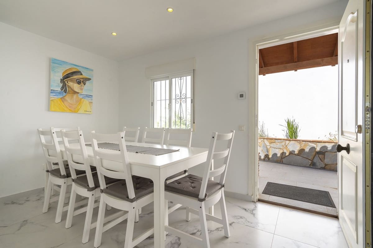 5 bedroom Villa for sale in La Cala de Mijas with garage - € 1,425,000 (Ref: 9145026)