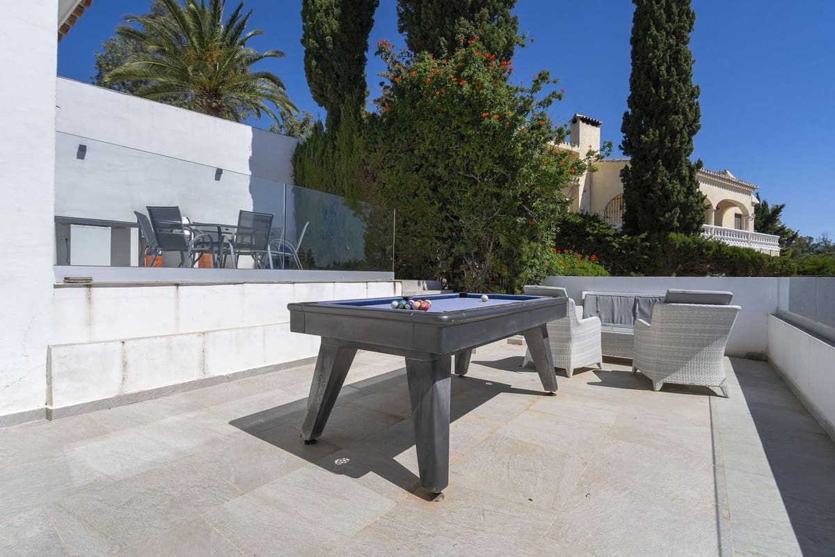 5 bedroom Villa for sale in La Cala de Mijas with garage - € 1,425,000 (Ref: 9145026)