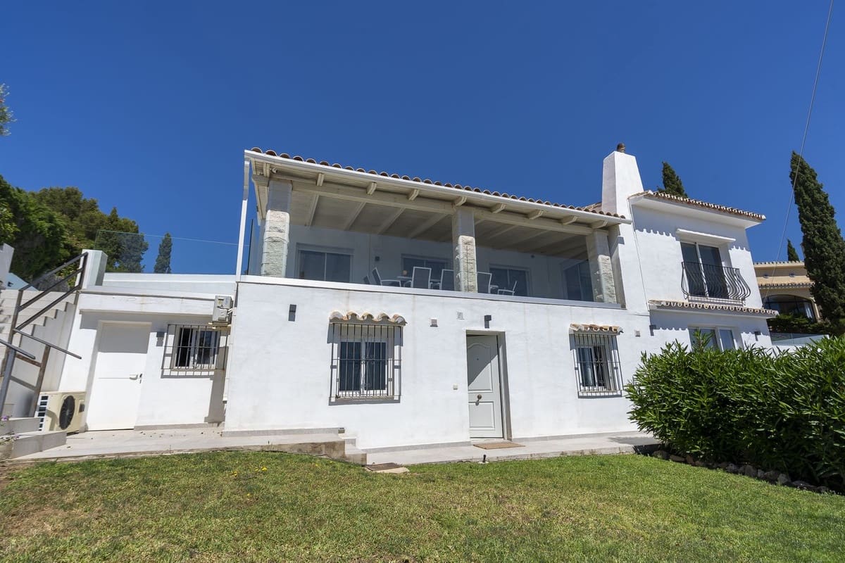 5 bedroom Villa for sale in La Cala de Mijas with garage - € 1,425,000 (Ref: 9145026)