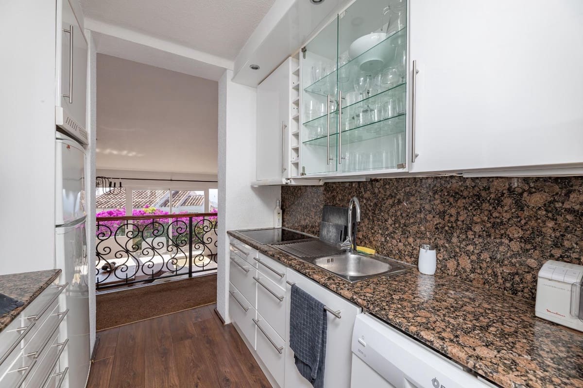 4 bedroom Villa for sale in Benalmadena with garage - € 1,295,000 (Ref: 9145030)