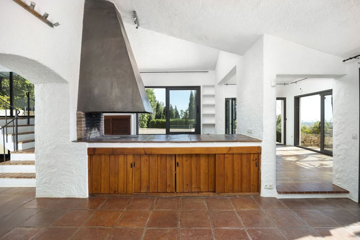 5 bedroom Villa for sale in Mijas with garage - € 980,000 (Ref: 9145034)
